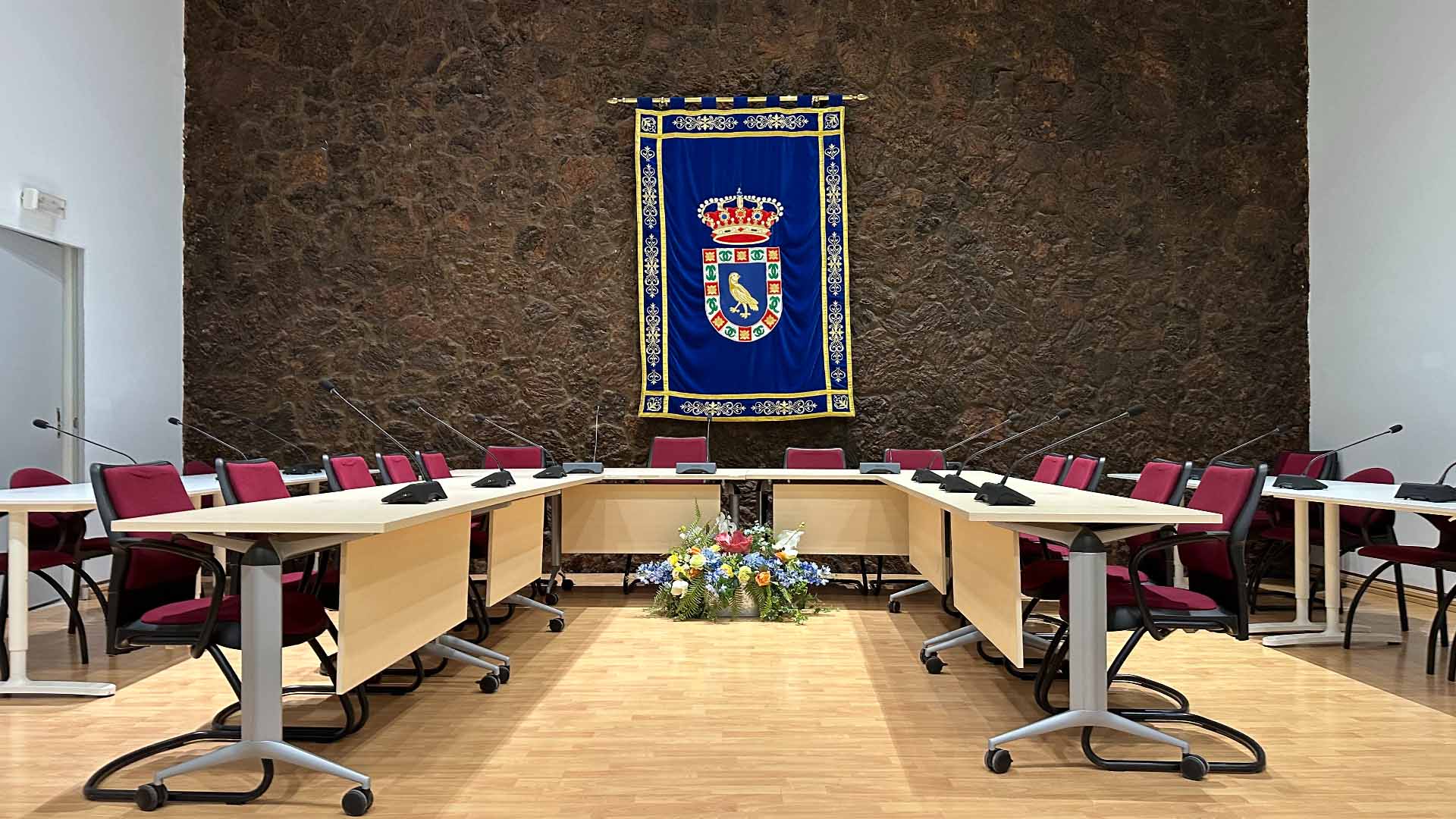 Streamlined Meetings: Wireless Multimedia Conference System at Spain City Council